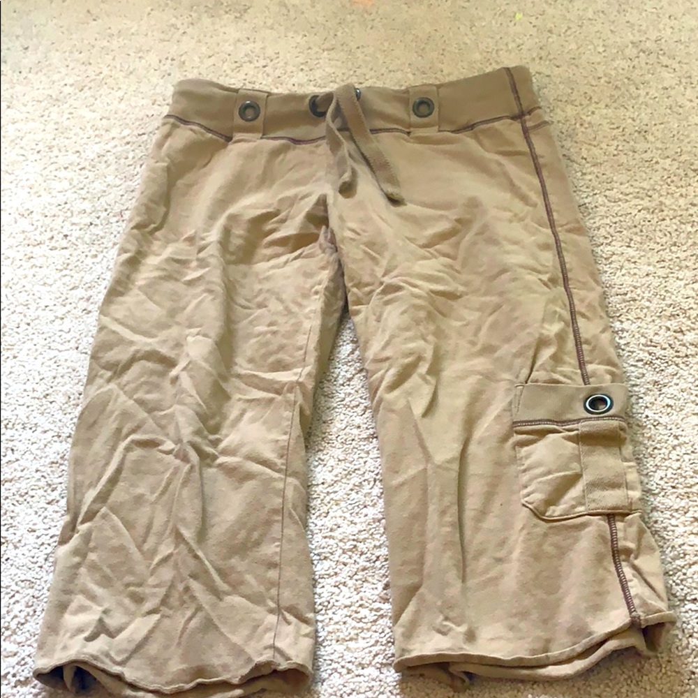 Brown tie capris